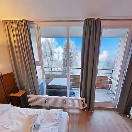 Serges Mit Pool Und Sauna In