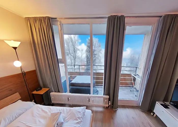Serges Mit Pool Und Sauna In